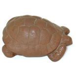 Oehme, E. Paperweight "Turtle". - Germany, Meissen Porcelain Manufactory. - 20th cent. - 5,5x7x3 cm.