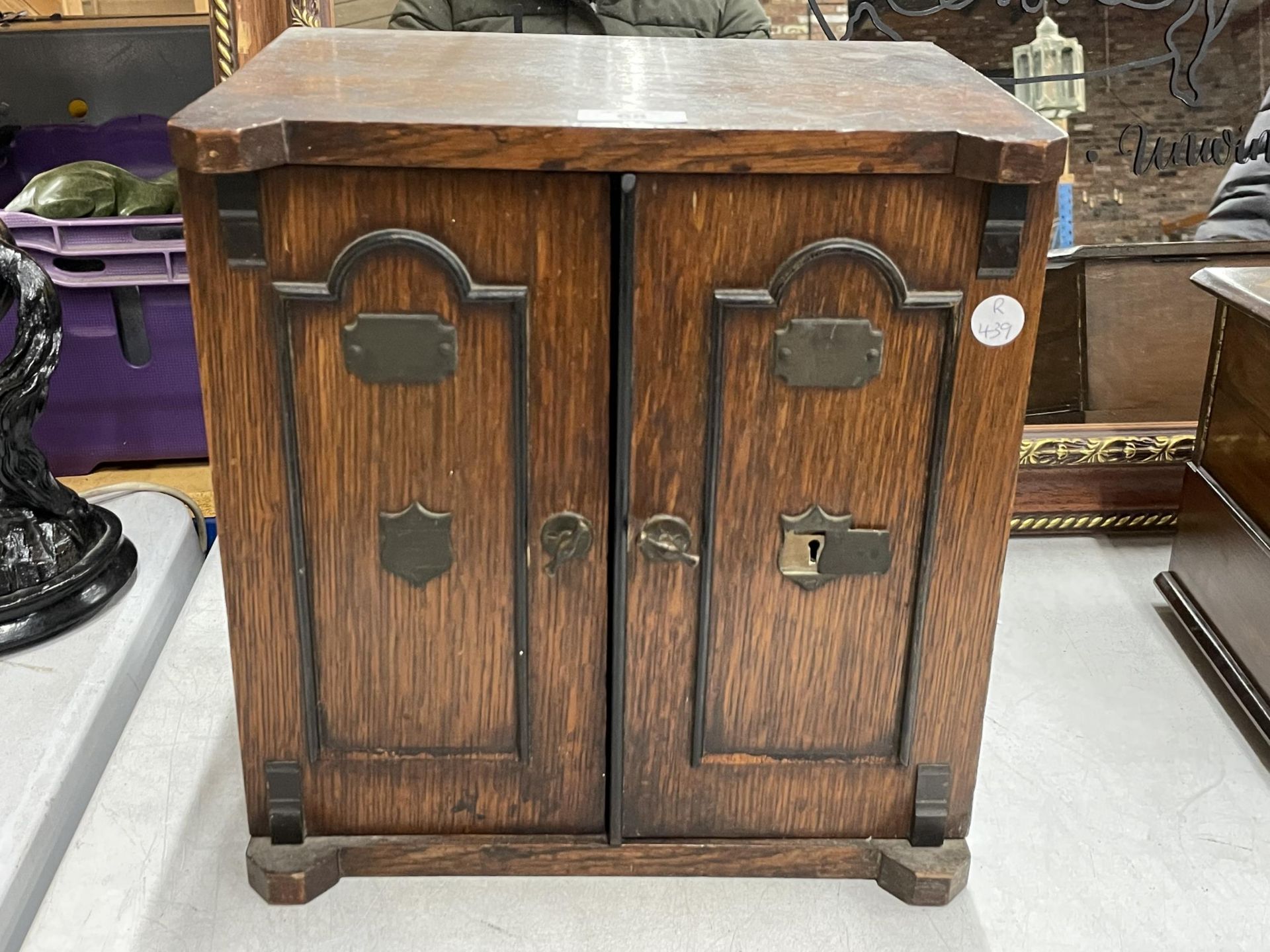 AN EARLY 20TH CENTURY OAK TABLE TOP CABINET MODELLED AS A TWIN DOOR SAFE