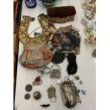 A SILVER PLATED 'FINGER' PURSE, MINIATURE CHAIN BAGS, FABRIC BAGS, BADGES, BROOCHES, ETC