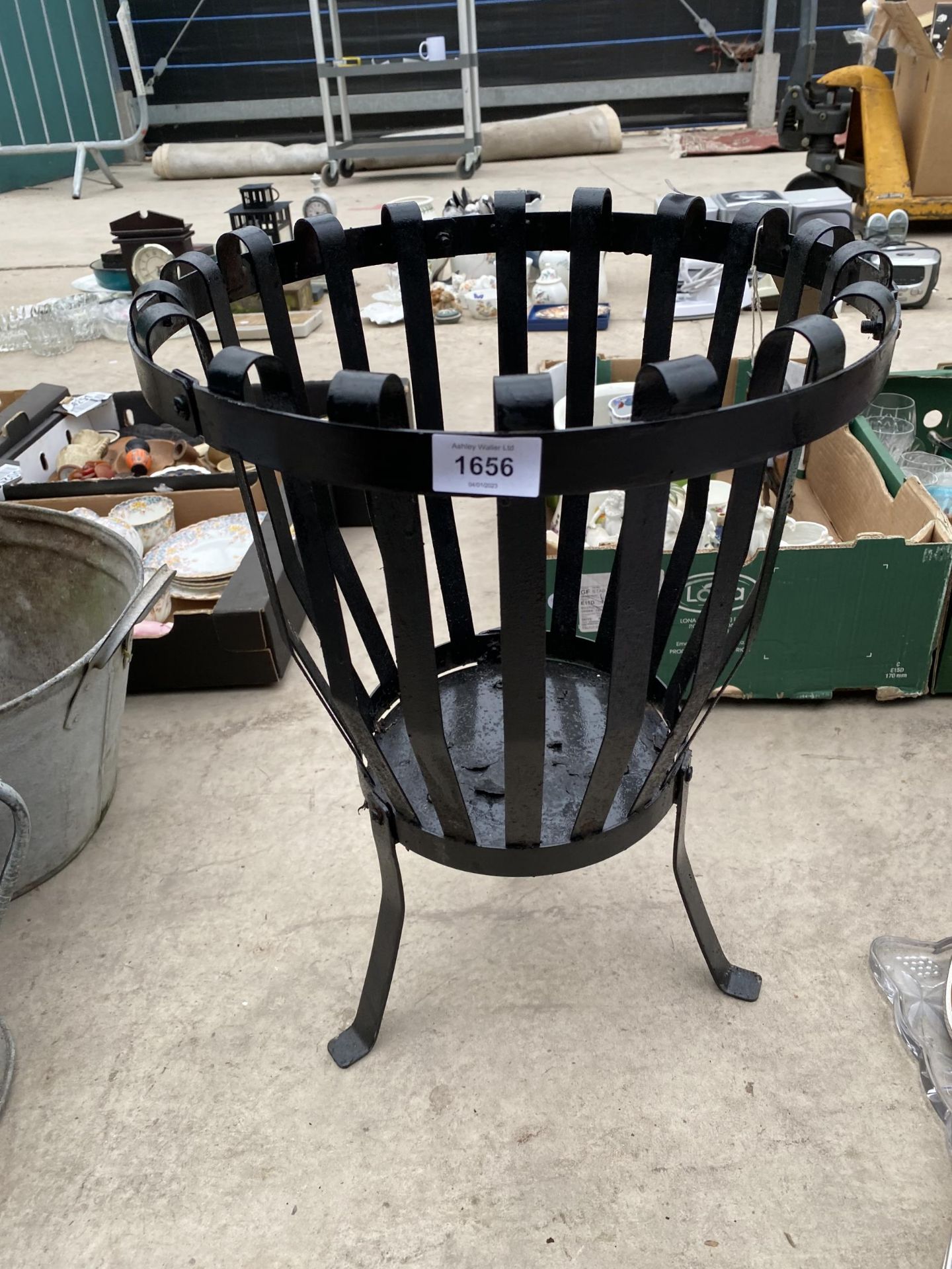 A DECORATIVE SMALL WROUGHT IRON FIRE PIT