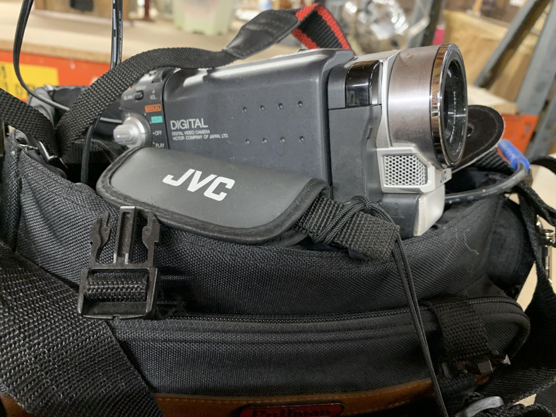 A VINTAGE CORONET F-20 CAMERA IN CASE, CANON MULTI TELE IN CASE AND A JVC DIGITAL VIDEO CAMERA IN - Image 4 of 4