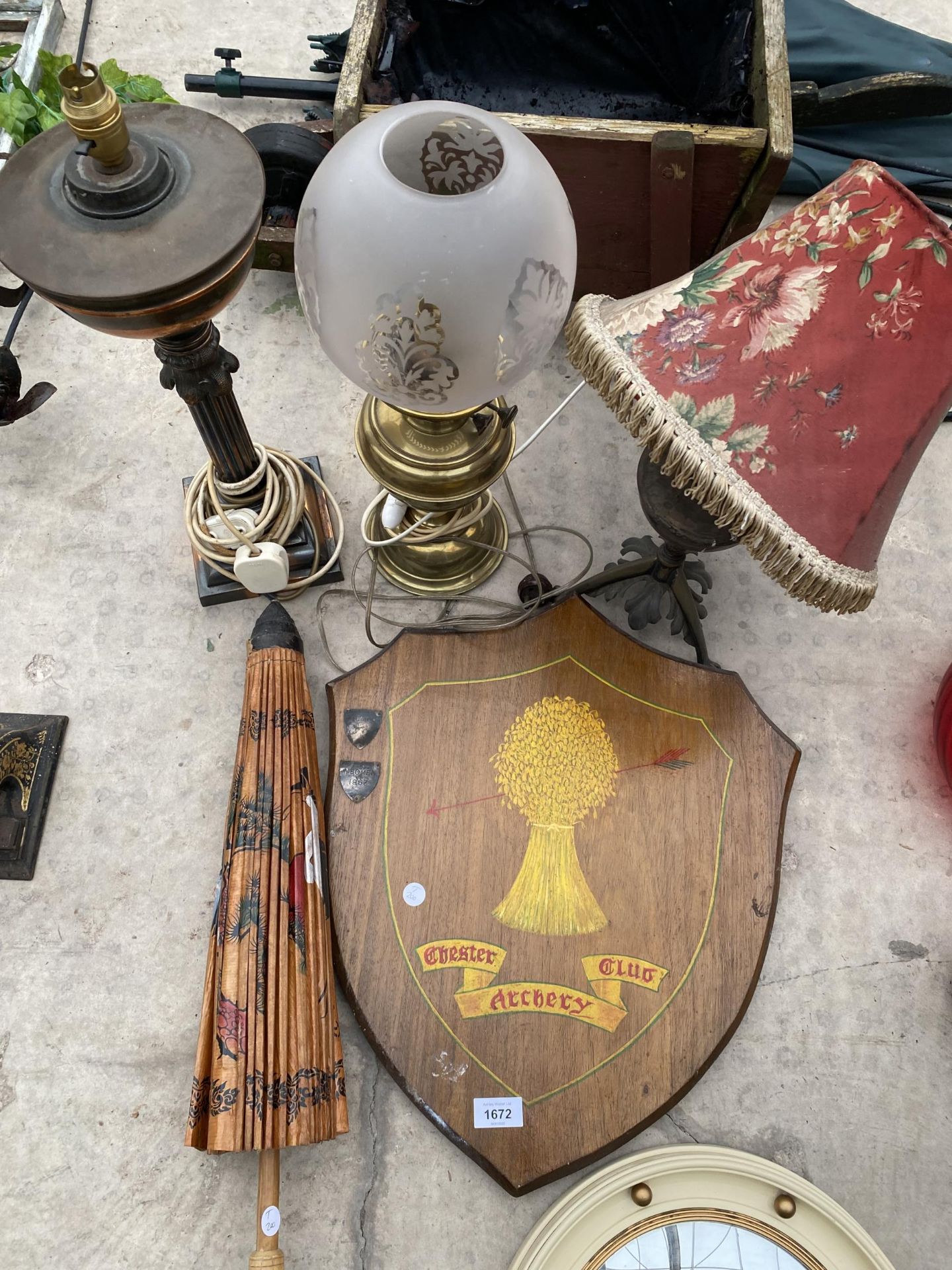 AN ASSORTMENT OF ITEMS TO INCLUDE LAMPS, A PORTHOLE STYLE MIRROR AND A VINTAGE ORIENTAL UMBRELLA ETC - Image 2 of 3