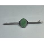 A 9 CARAT WHITE GOLD BROOCH WITH A CENTRE JADE STONE GROSS WEIGHT 3.7 GRAMS IN A PRESENTATION BOX