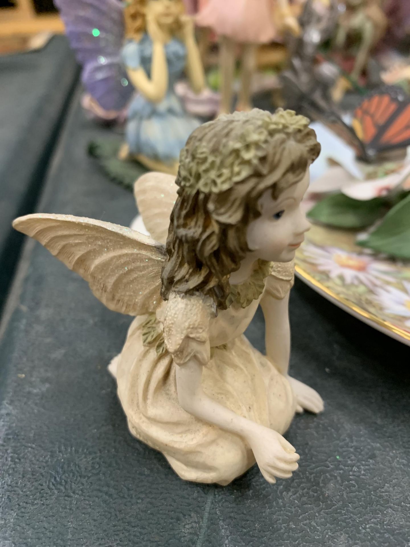 A LARGE COLLECTION OF CERAMIC AND RESIN FAIRY FIGURES, ETC - Image 4 of 6