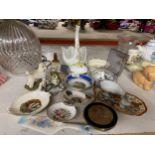 A MIXED LOT TO INCLUDE CHINESE PORCELAIN JUG & TRAY, ANIMAL FIGURES ETC