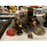 MIXED LOT TO INCLUDE A JUG, LIGHT FITTING, TWO BUST DOGS AND MORE