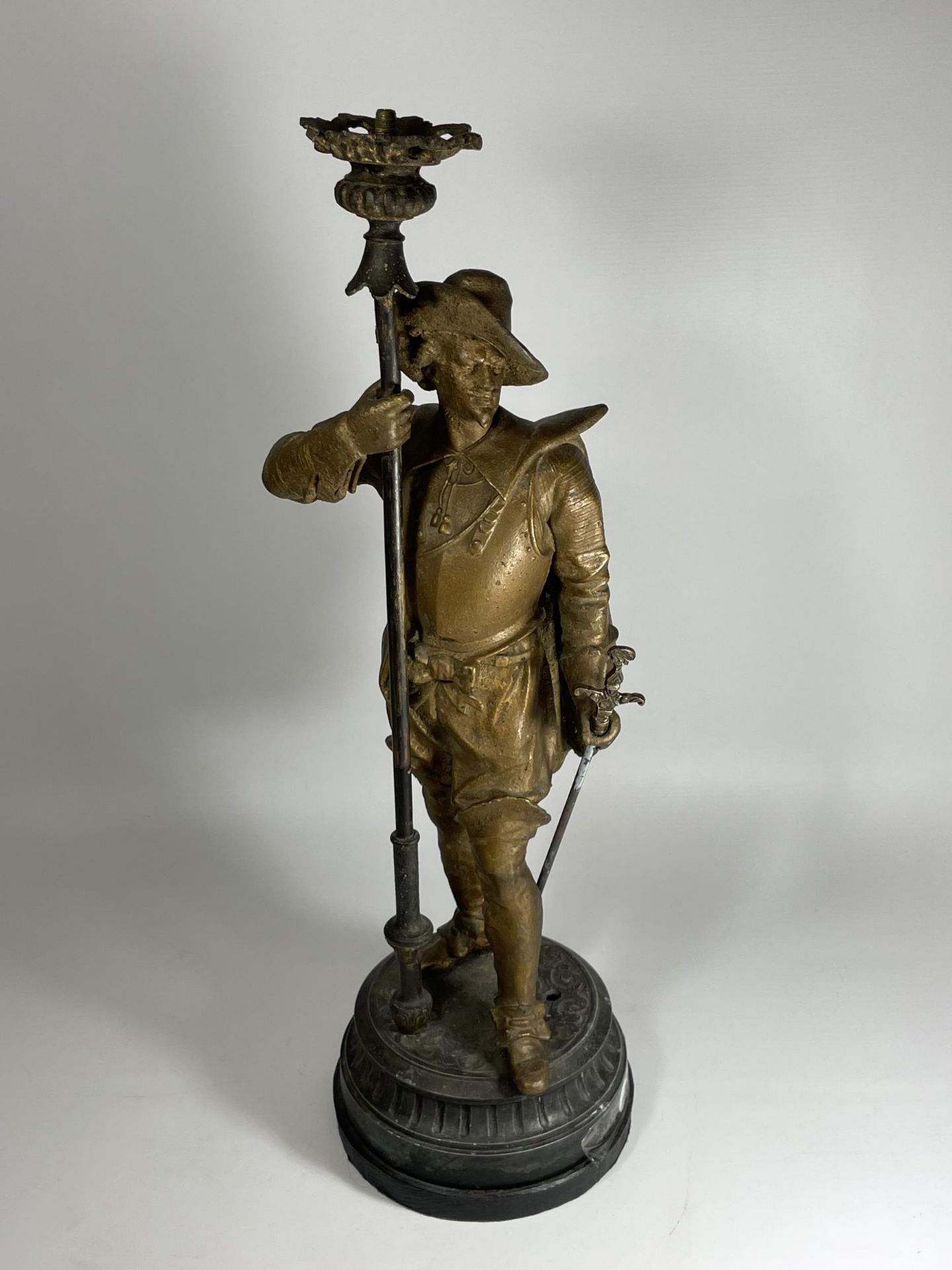 A LARGE SPELTER LAMP BASE MODELLED AS A SWORDSMAN, HEIGHT 59CM