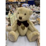 A 1993 DAKIN LIMITED EDITION TEDDY BEAR HEIGHT 29CM