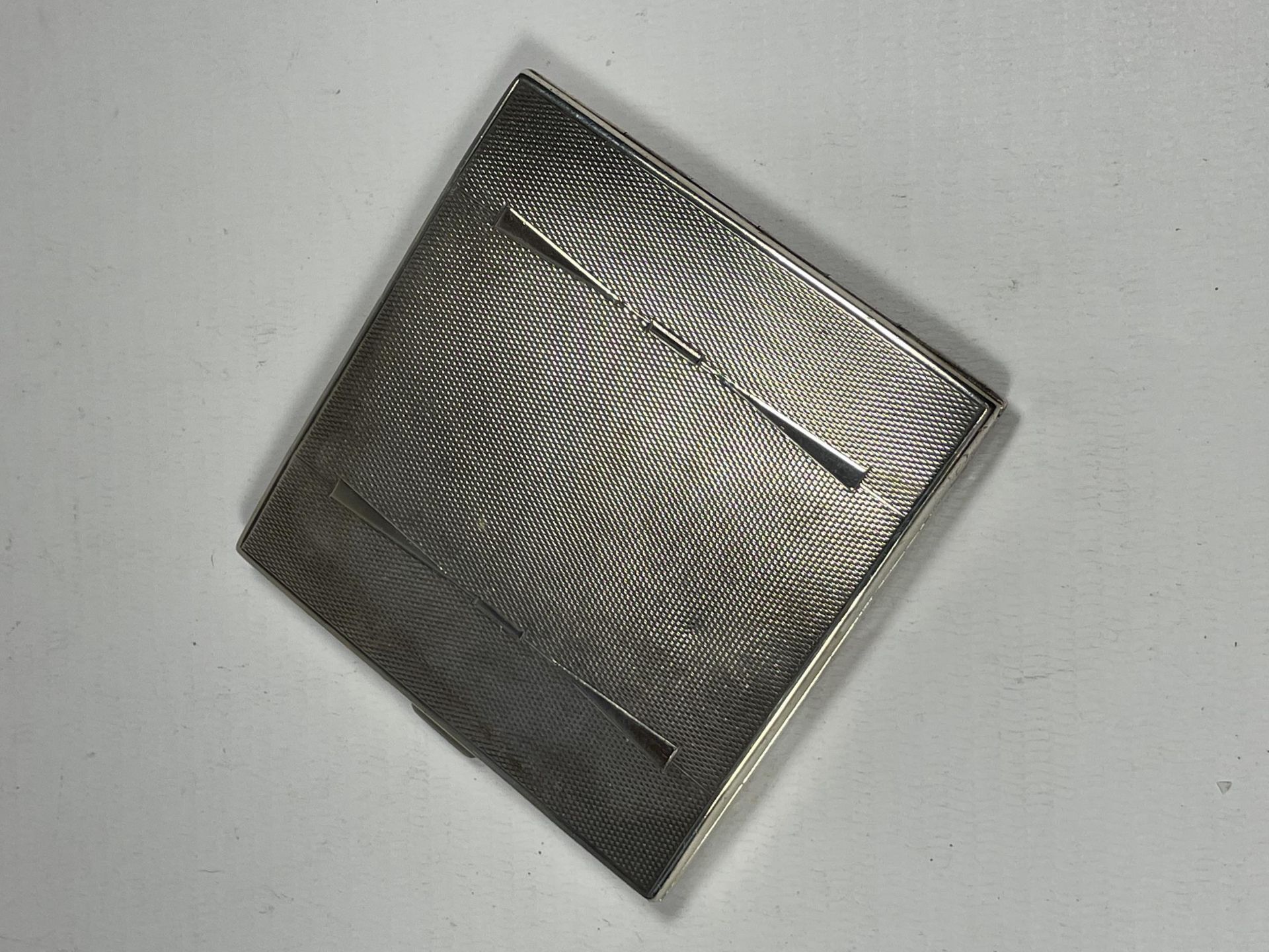 A GEORGE V SILVER ART DECO ENGINE TURNED CIGARETTE / CARD CASE, HALLMARKS FOR BIRMINGHAM, 1933, - Image 2 of 5