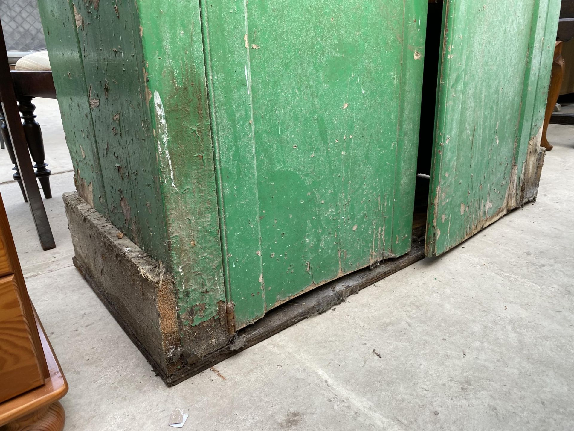A VICTORIAN PINE TWO DOOR STORAGE CUPBOARD, 45" WIDE - Image 3 of 6