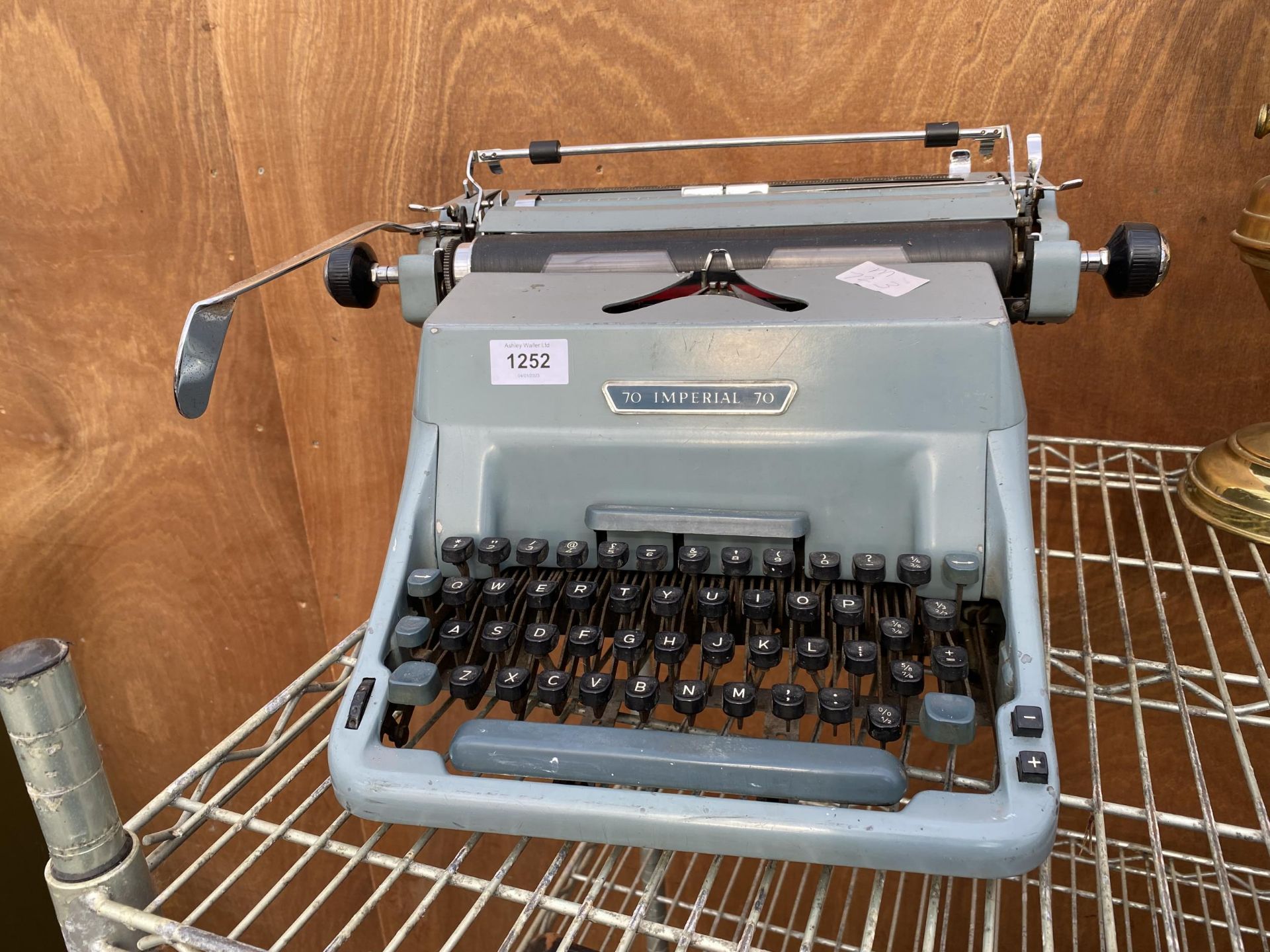 A VINTAGE AND RETRO IMPERIAL 70 TYPE WRITER