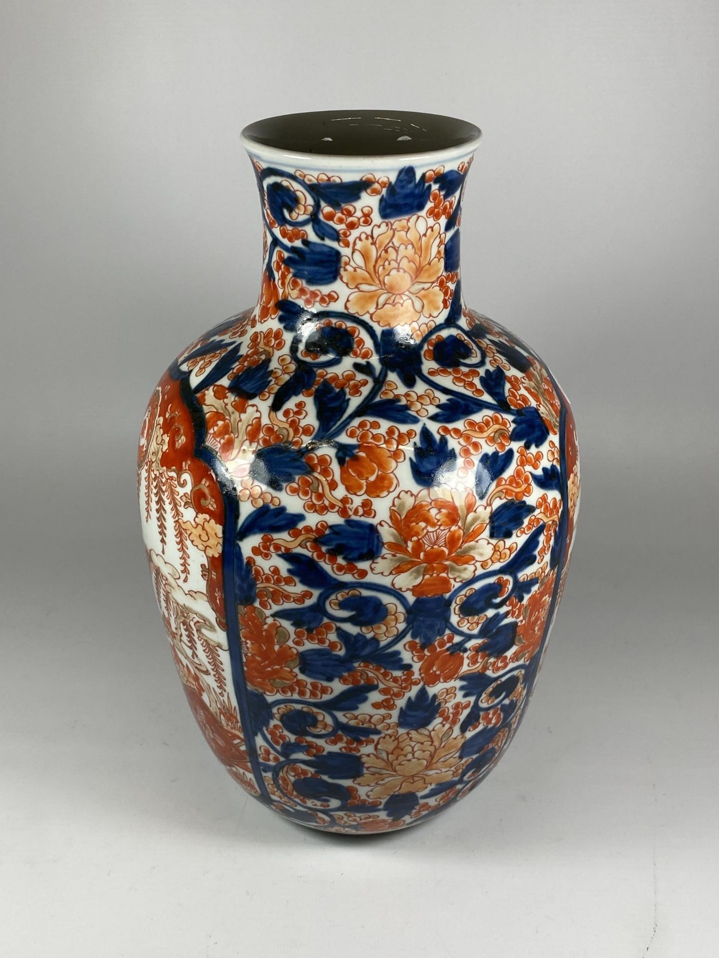 A LARGE JAPANESE MEIJI PERIOD (1868-1912) IMARI OVOID FORM VASE, HEIGHT 35CM - Image 2 of 4