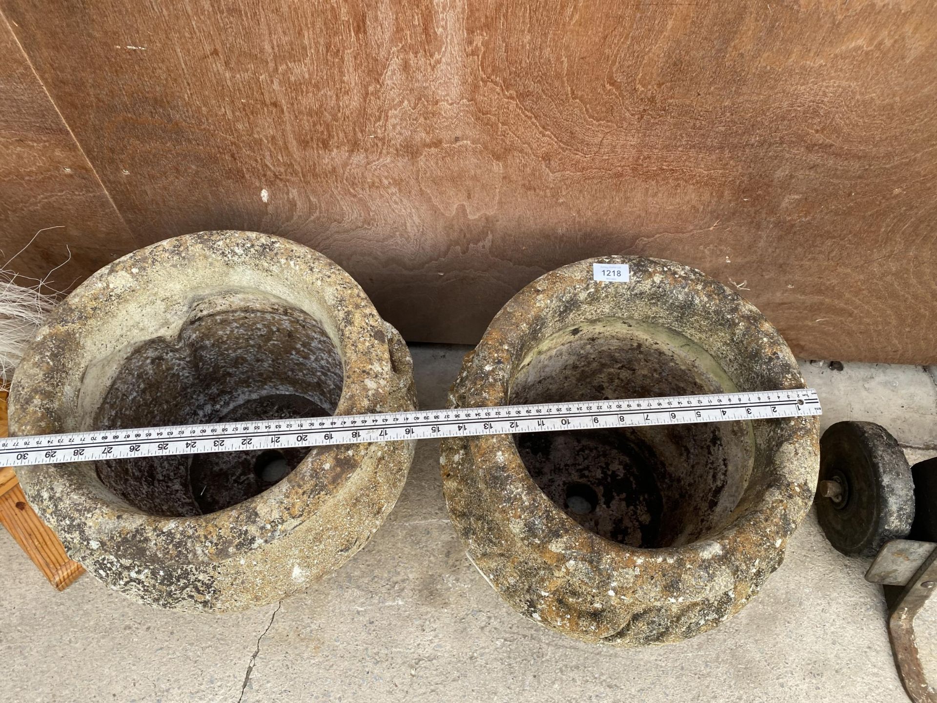 A PAIR OF RECONSTITUTED STONE PLANTERS (H:39CM) - Image 3 of 3