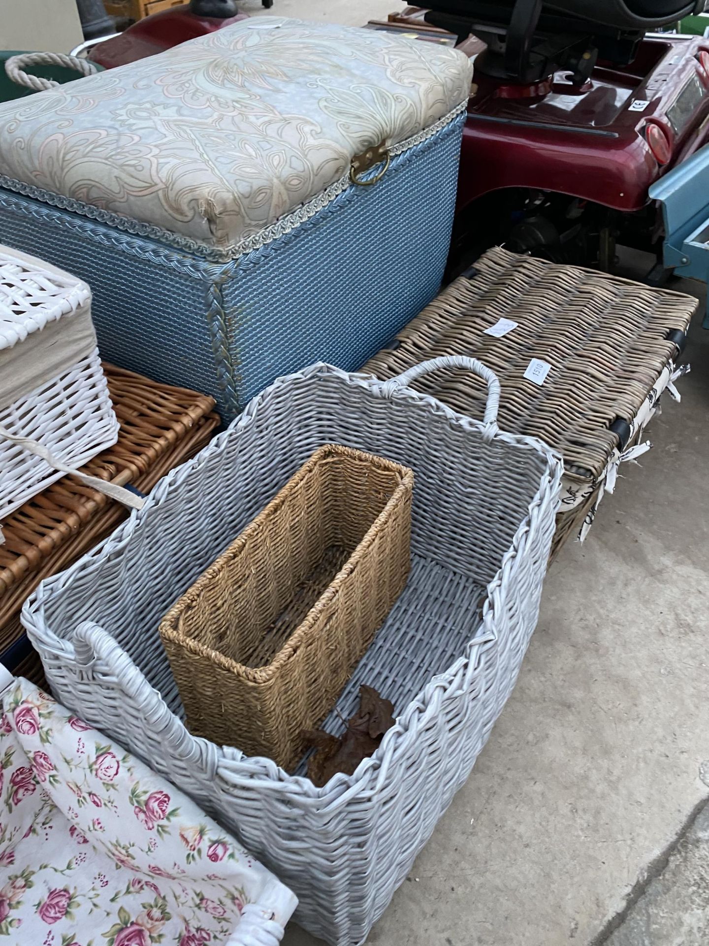 AN ASSORTMENT OF WICKER BASKETS AND A LLYOD LOOM STYLE OTTOMAN - Image 6 of 7