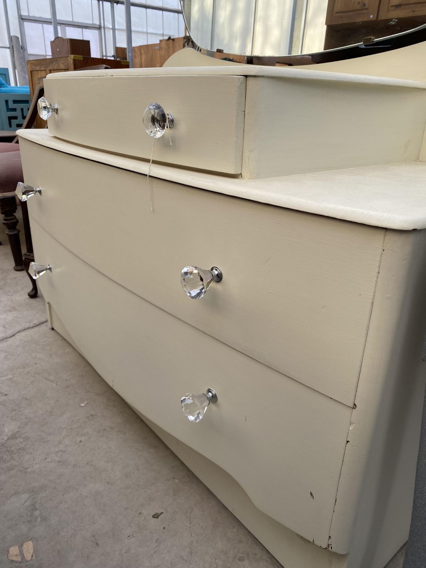 A MID 20TH CENTURY PAINTED DRESSING CHEST WITH GLASS KNOBS - Image 3 of 4