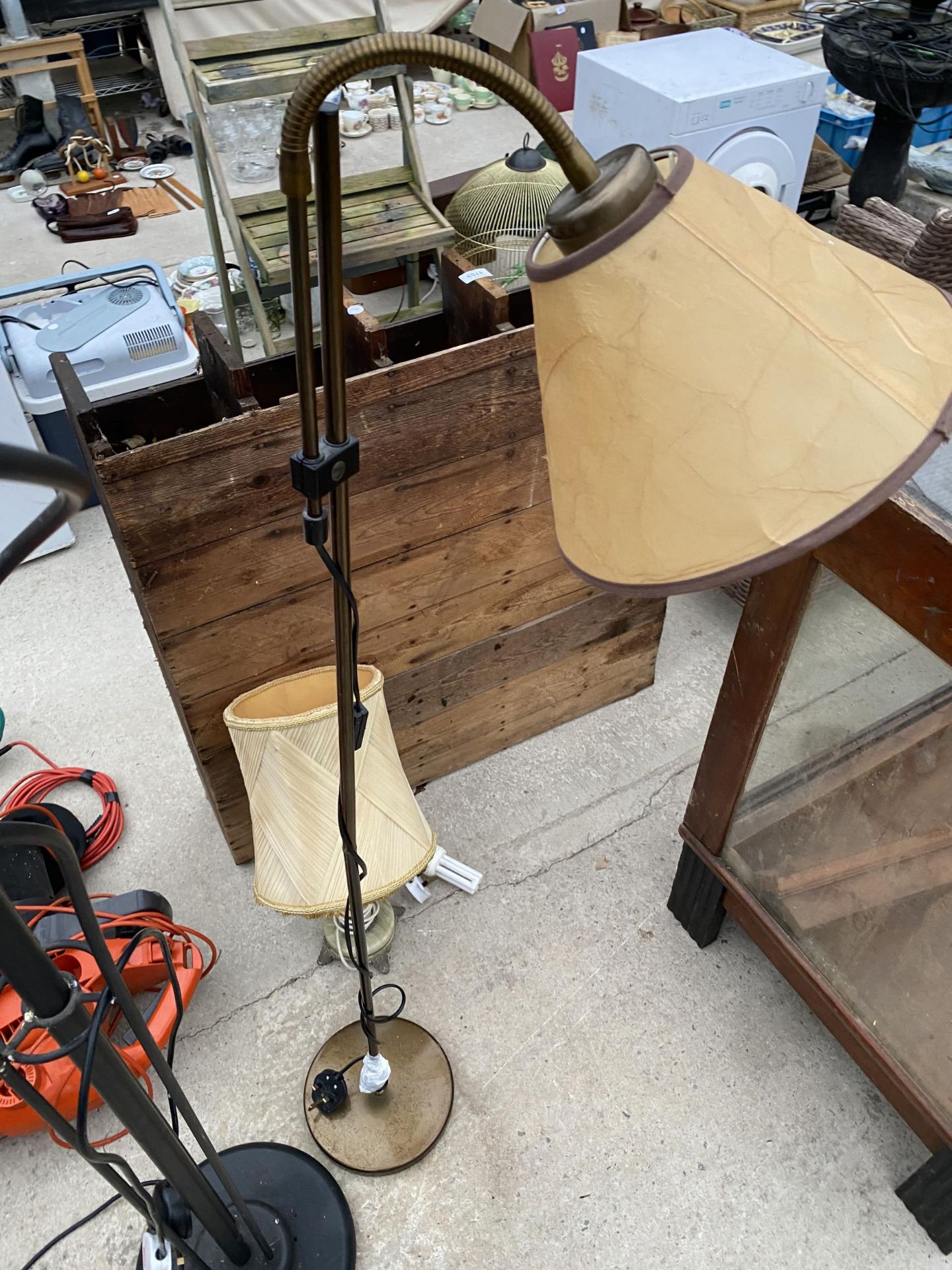 TWO FLOOR LAMPS AND A BRASS AND ONYX TABLE LAMP - Image 2 of 4