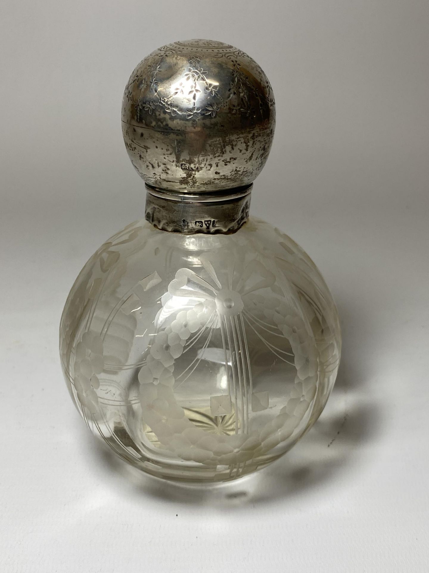 A CHESTER HALLMARKED SILVER TOPPED PERFUME BOTTLE