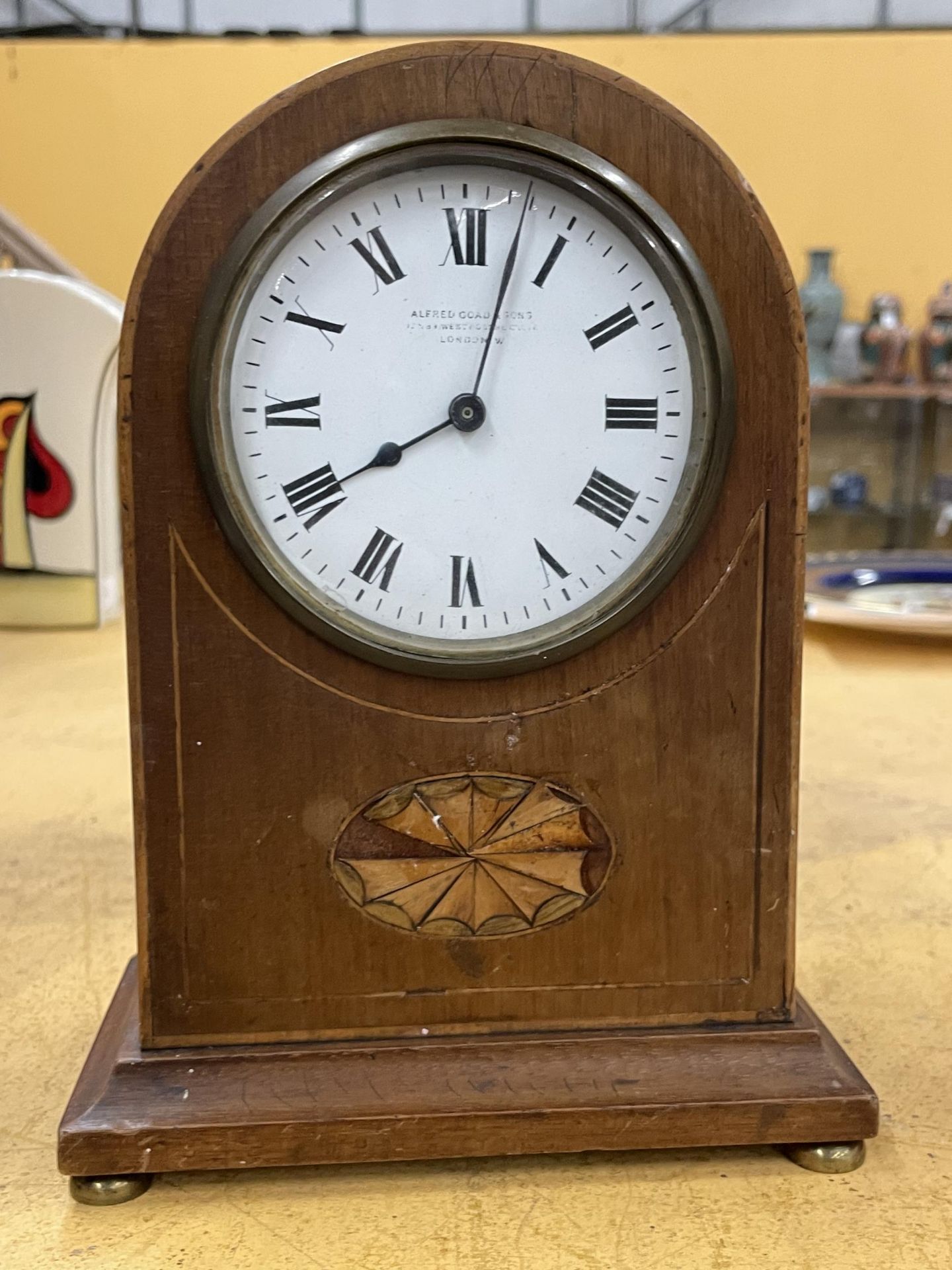 AN EDWARDIAN INLAID MAHOGANY MANTLE CLOCK BY ALFRED GOAD & SONS, LONDON