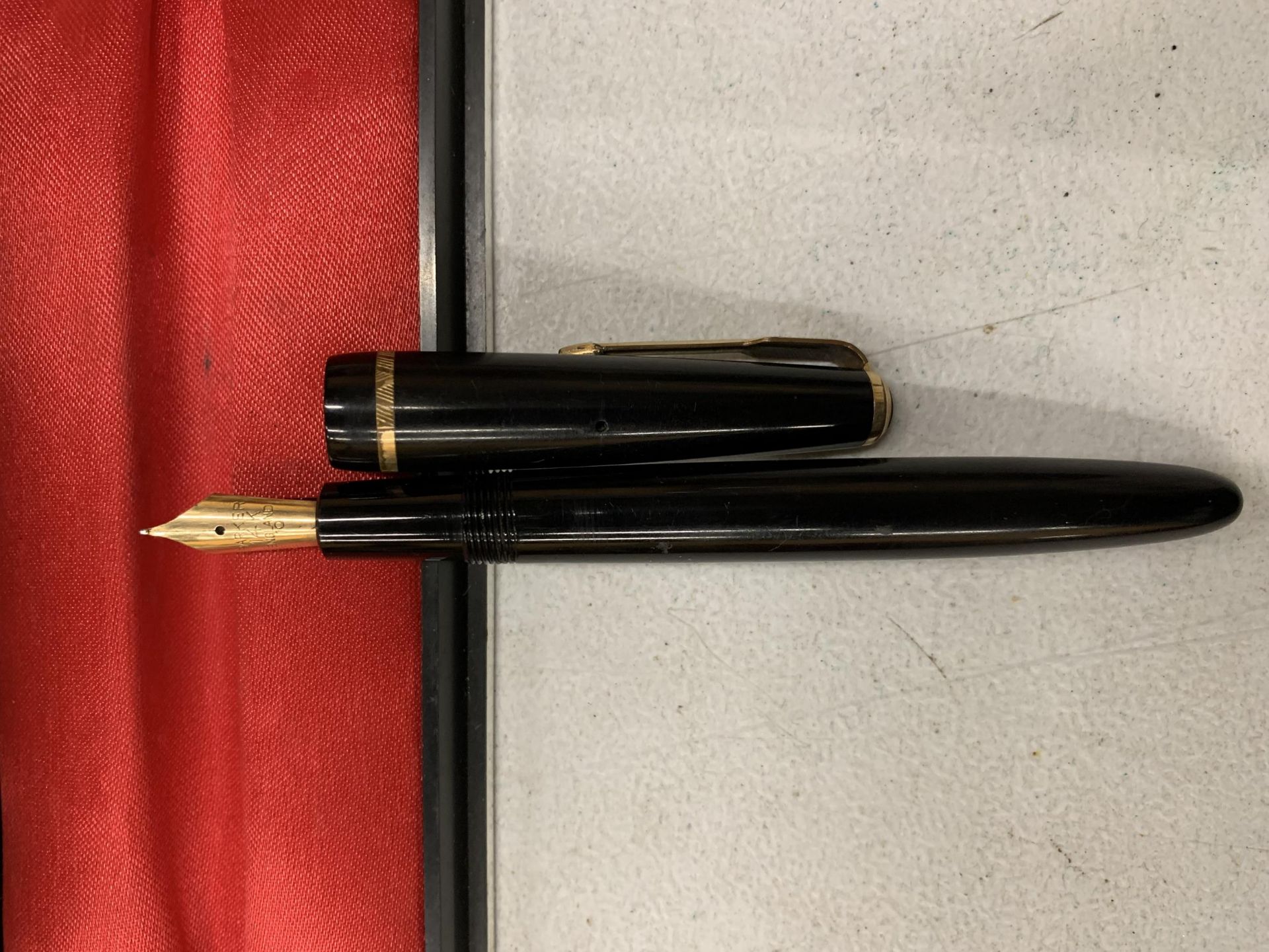 A VINTAGE PARKER PEN WITH 14K NIB BOXED - Image 2 of 2