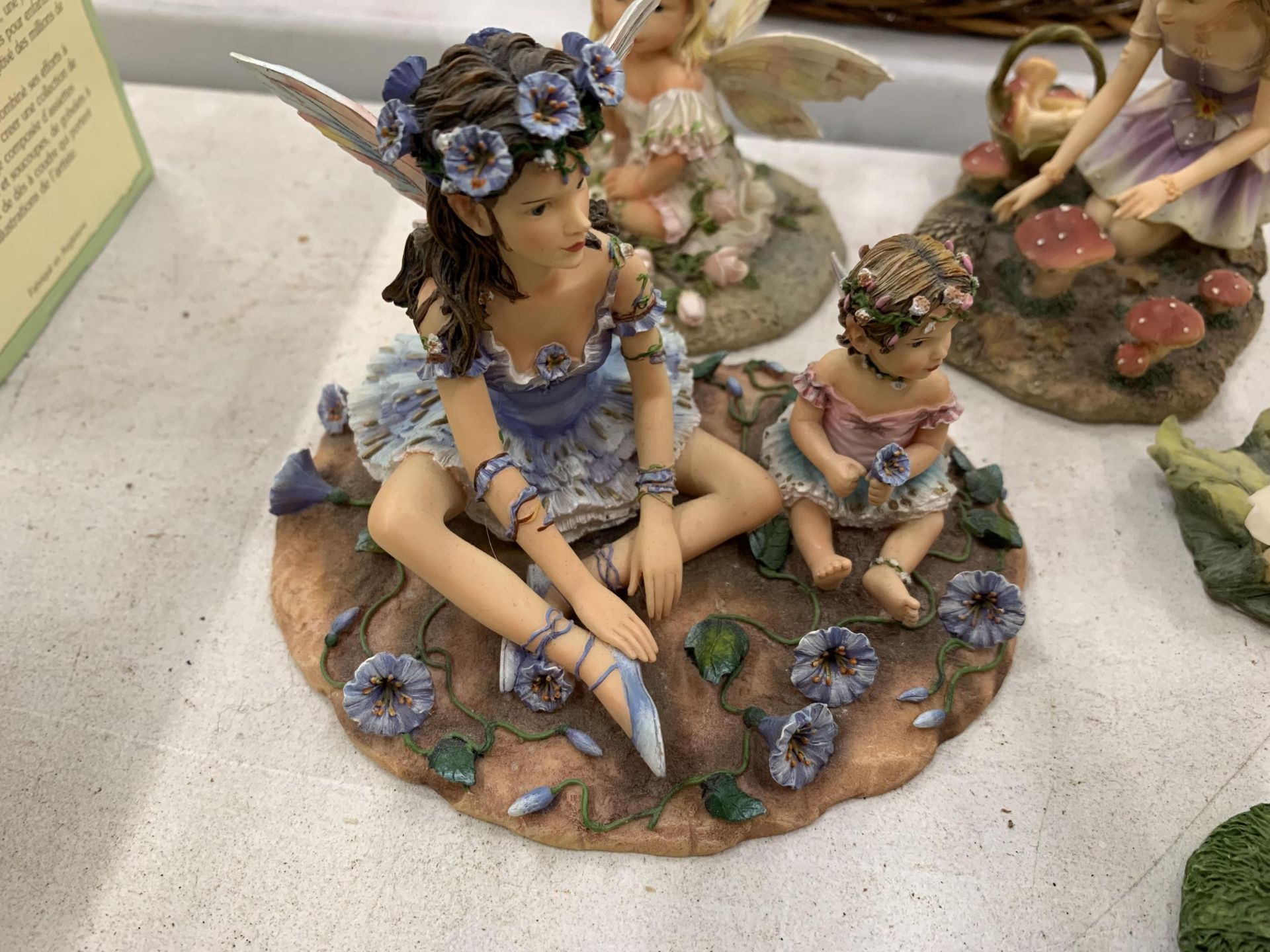 A LARGE QUANTITY OF COLLECTABLE FAIRY FIGURES TO INCLUDE THE LEONARDO COLLECTION - Image 2 of 7