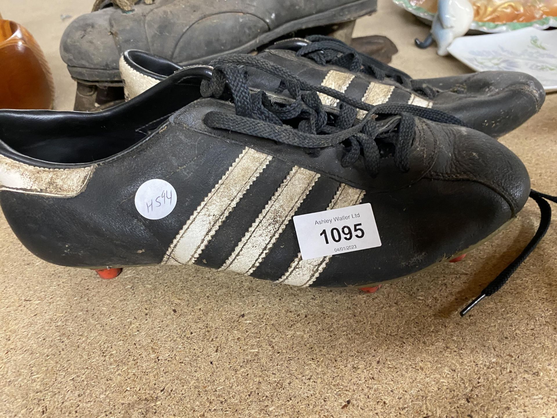 A VINTAGE PAIR OF ADIDAS FOOTBALL BOOTS AND ICE SKATES - Image 2 of 3
