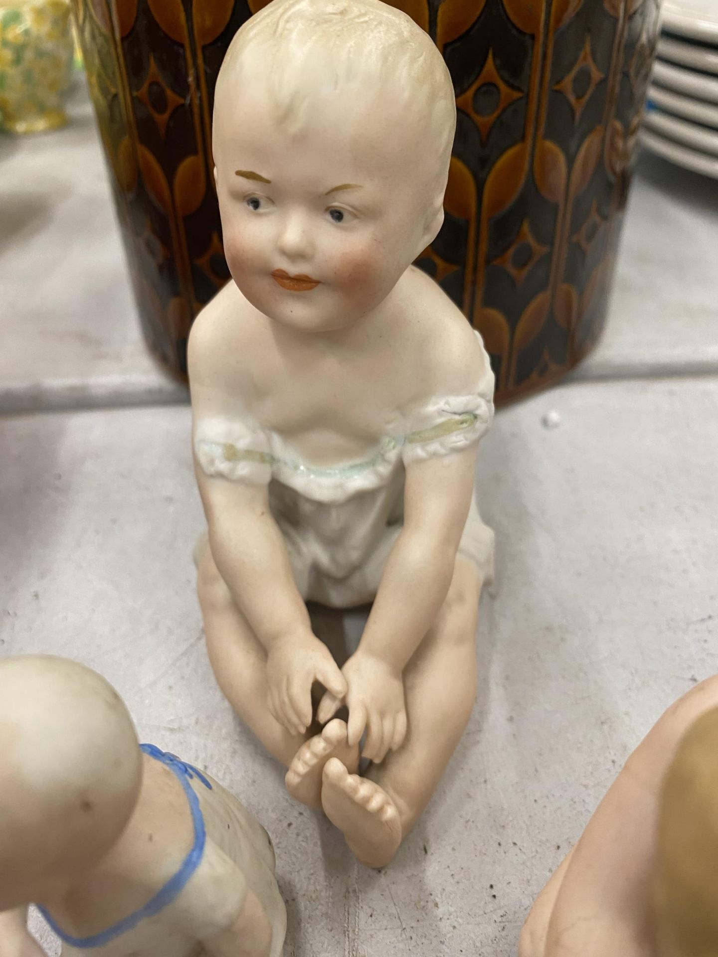 A COLLECTION OF CHILD THEMED CERAMICS TO INCLUDE A GEBRUDER-HEUBACH CIRCA 1910 'PIANO BABY' - Image 3 of 5
