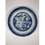 A 19TH CENTURY QING PERIOD CHINESE BLUE AND WHITE PORCELAIN EXPORT PLATE WITH PAGODA LANDSCAPE