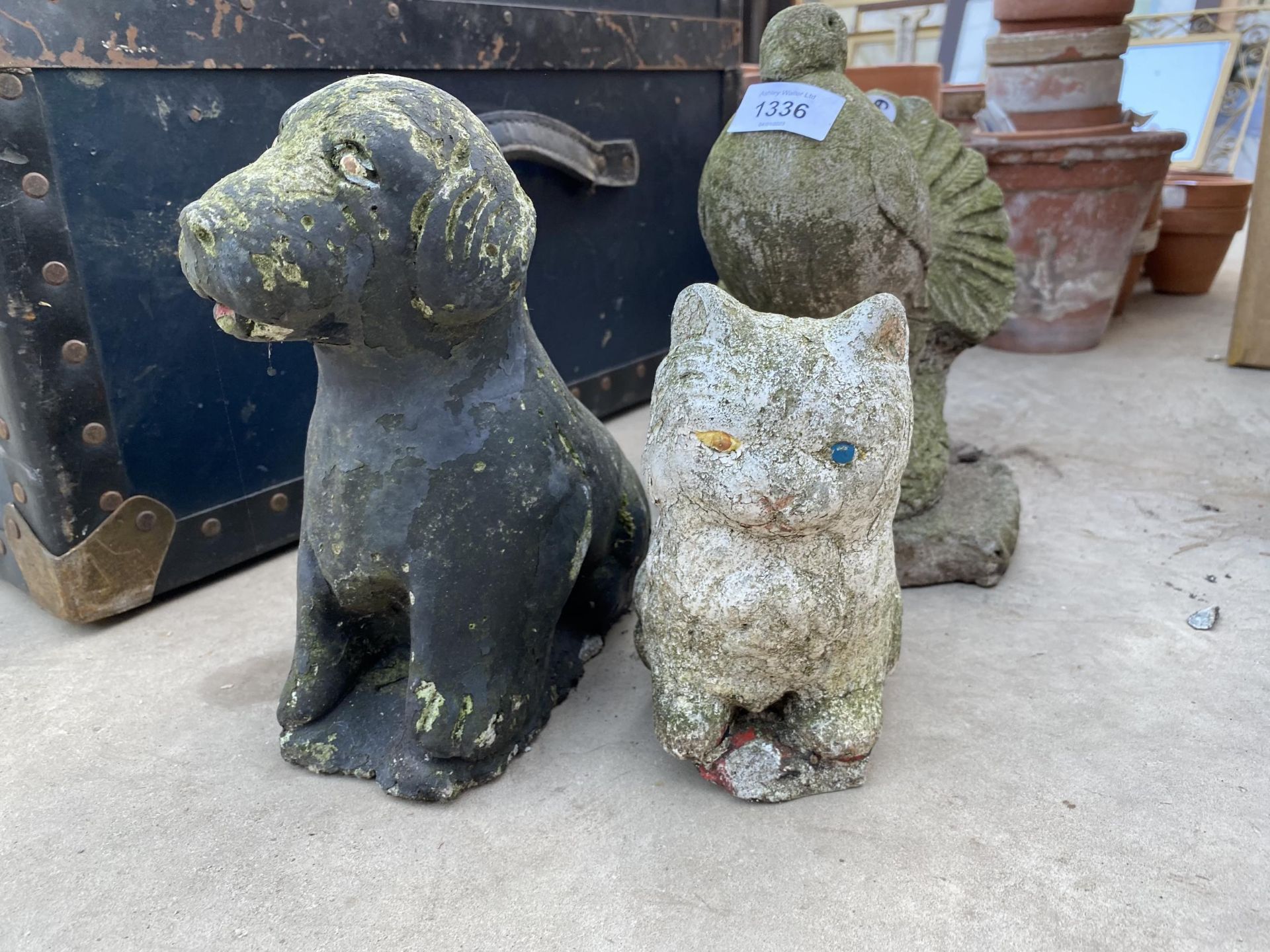 THREE RECONSTITUTED STONE GARDEN ORNAMENTS TO INCLUDE A CAT AND A DOVE ETC - Image 2 of 2