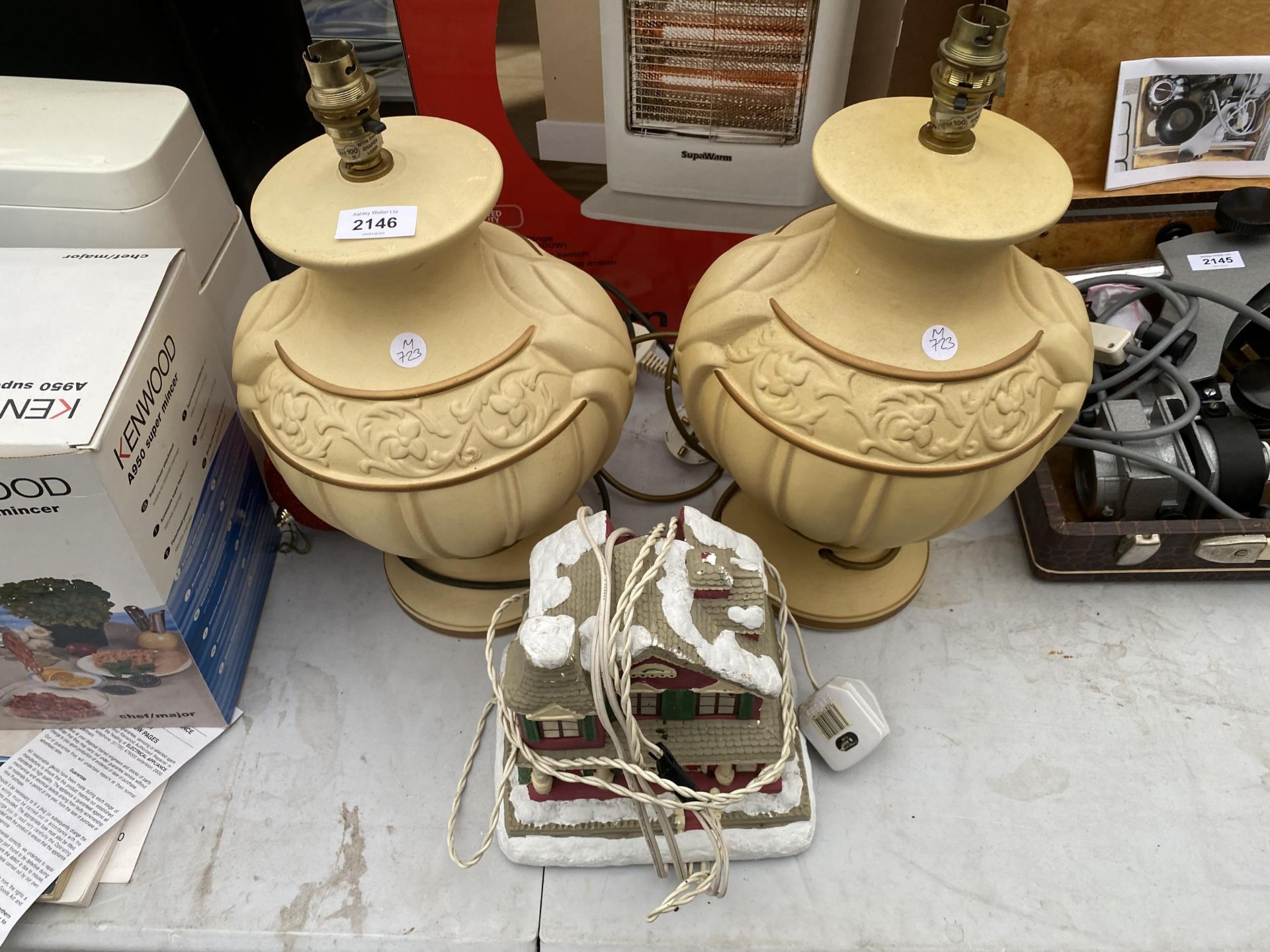 A PAIR OF CERAMIC TABLE LAMPS AND A CHRISTMAS LIGHT