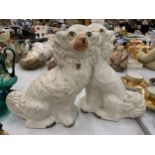 A PAIR OF STAFFORDSHIRE MANTLE SPANIELS HEIGHT 32CM