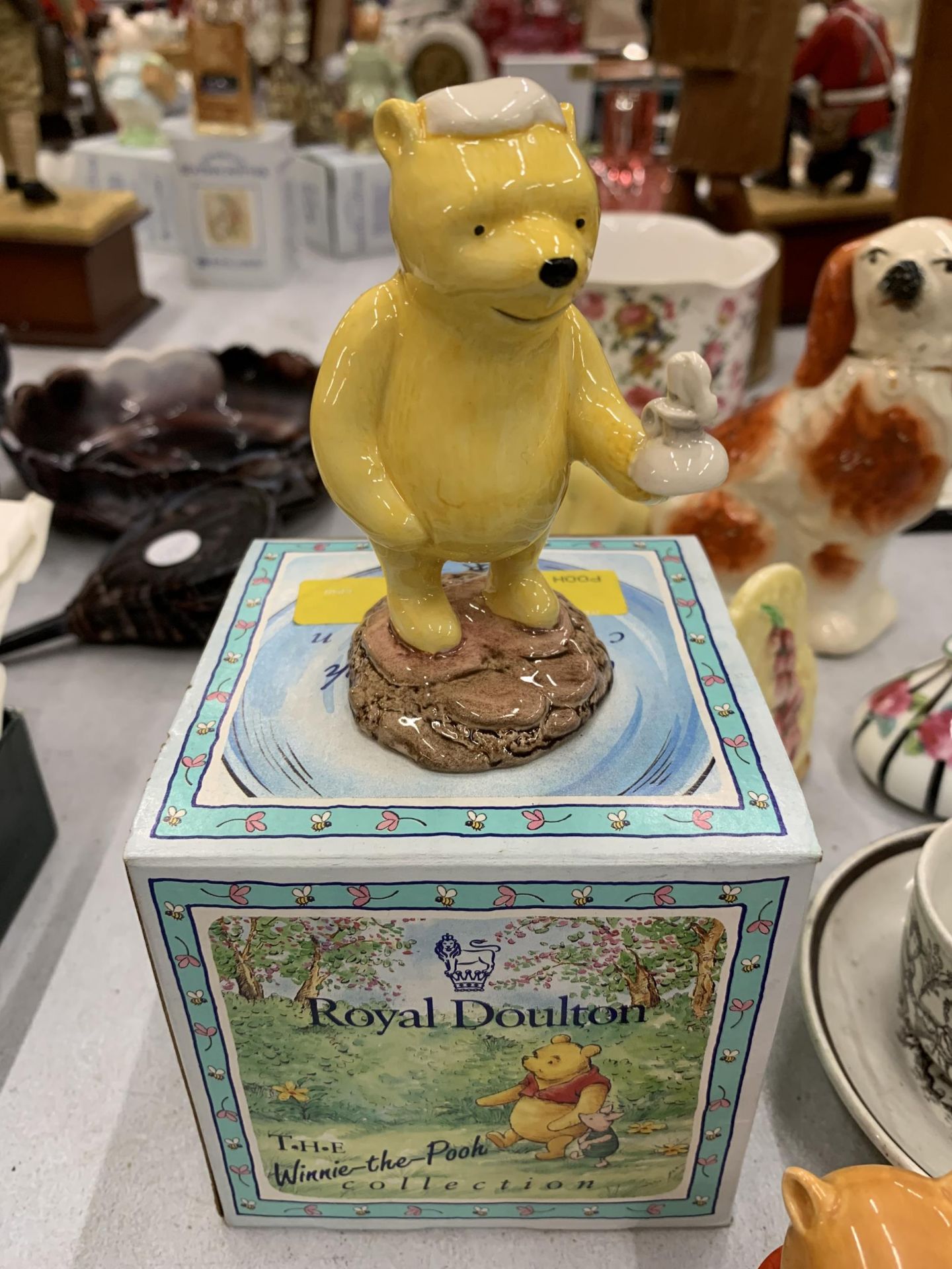 A QUANTITY OF CERAMIC ITEMS TO INCLUDE A BOXED ROYAL DOULTON WINNIE-THE-POOH, ROYAL COPENHAGEN ' - Image 2 of 5