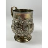 A GEORGE IV SILVER CHRISTENING MUG, HALLMARKS FOR LONDON 1830, MAKERS MARK 'E.H', HEIGHT 10CM,