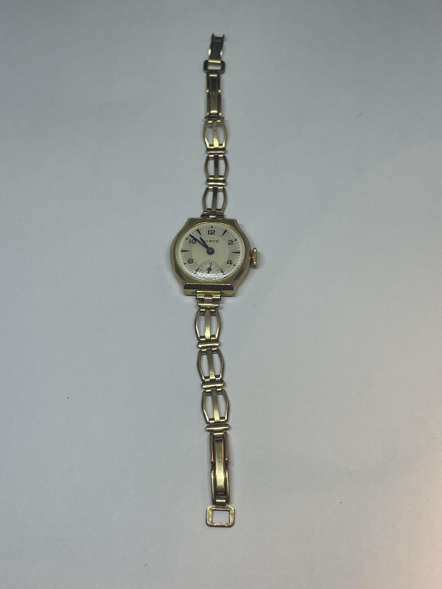 A LADIES SWISS HIRCO 9 CARAT GOLD CASED WRSIT WATCH WITH 12 CARAT GOLD PLATED STRAP SEEN WORKING