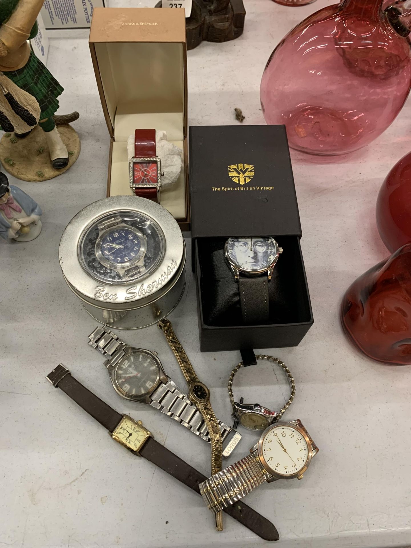 A QUANTITY OF WRISTWATCHES, SOME BOXED, TO INCLUDE LORUS, TIMEX, BEN SHERMAN, JOHN LENNON, ETC