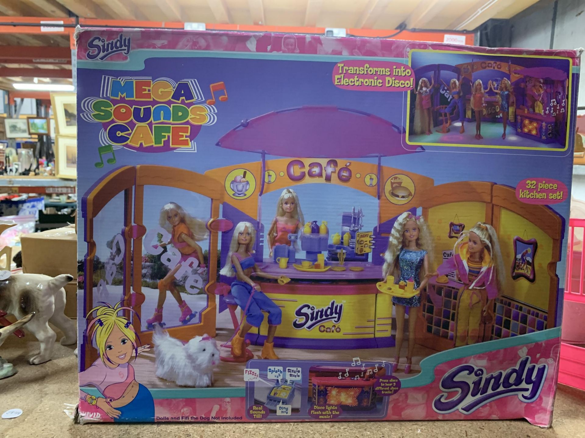 LARGE BOXED SINDY CAFE