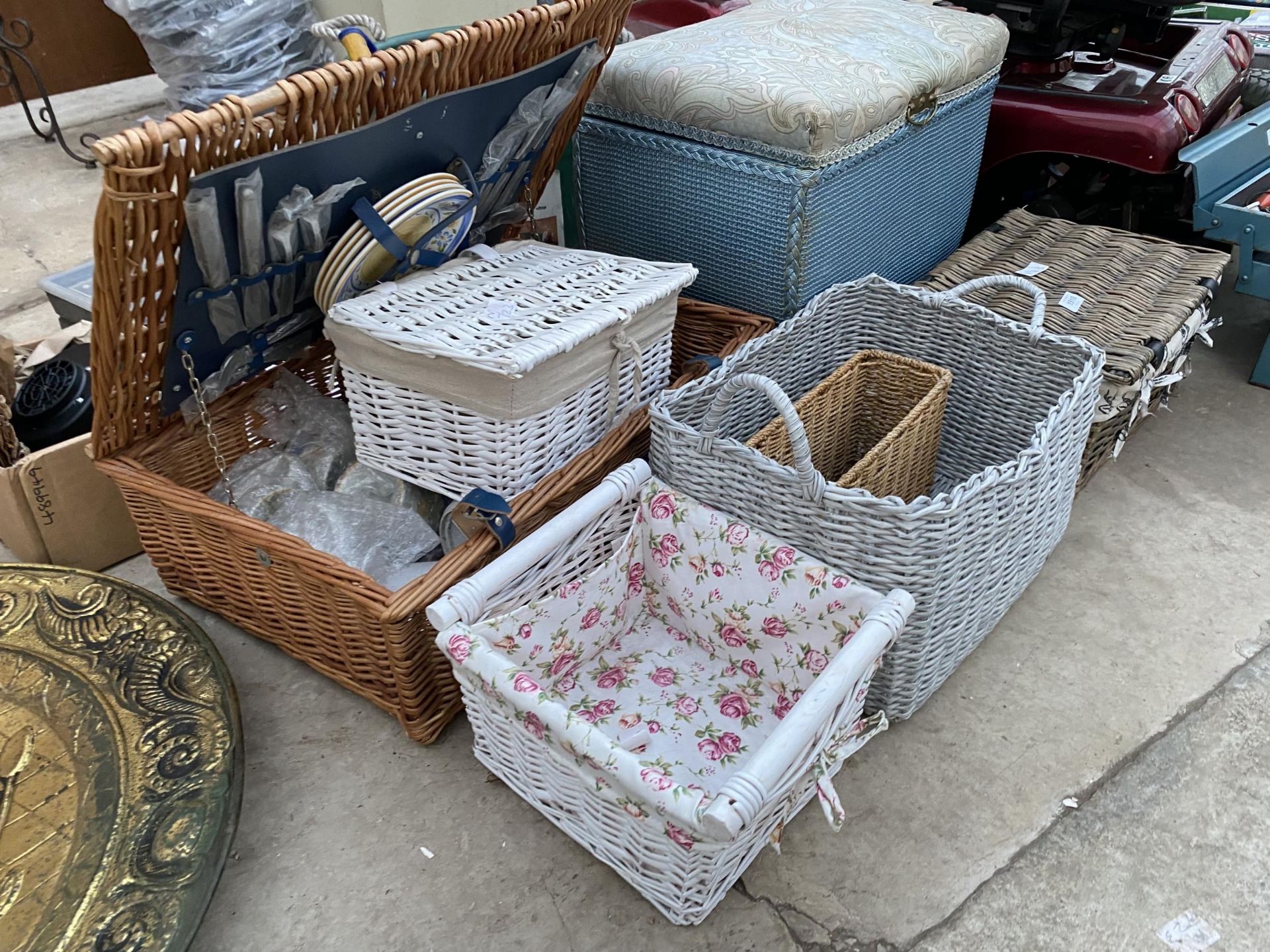 AN ASSORTMENT OF WICKER BASKETS AND A LLYOD LOOM STYLE OTTOMAN - Image 2 of 7