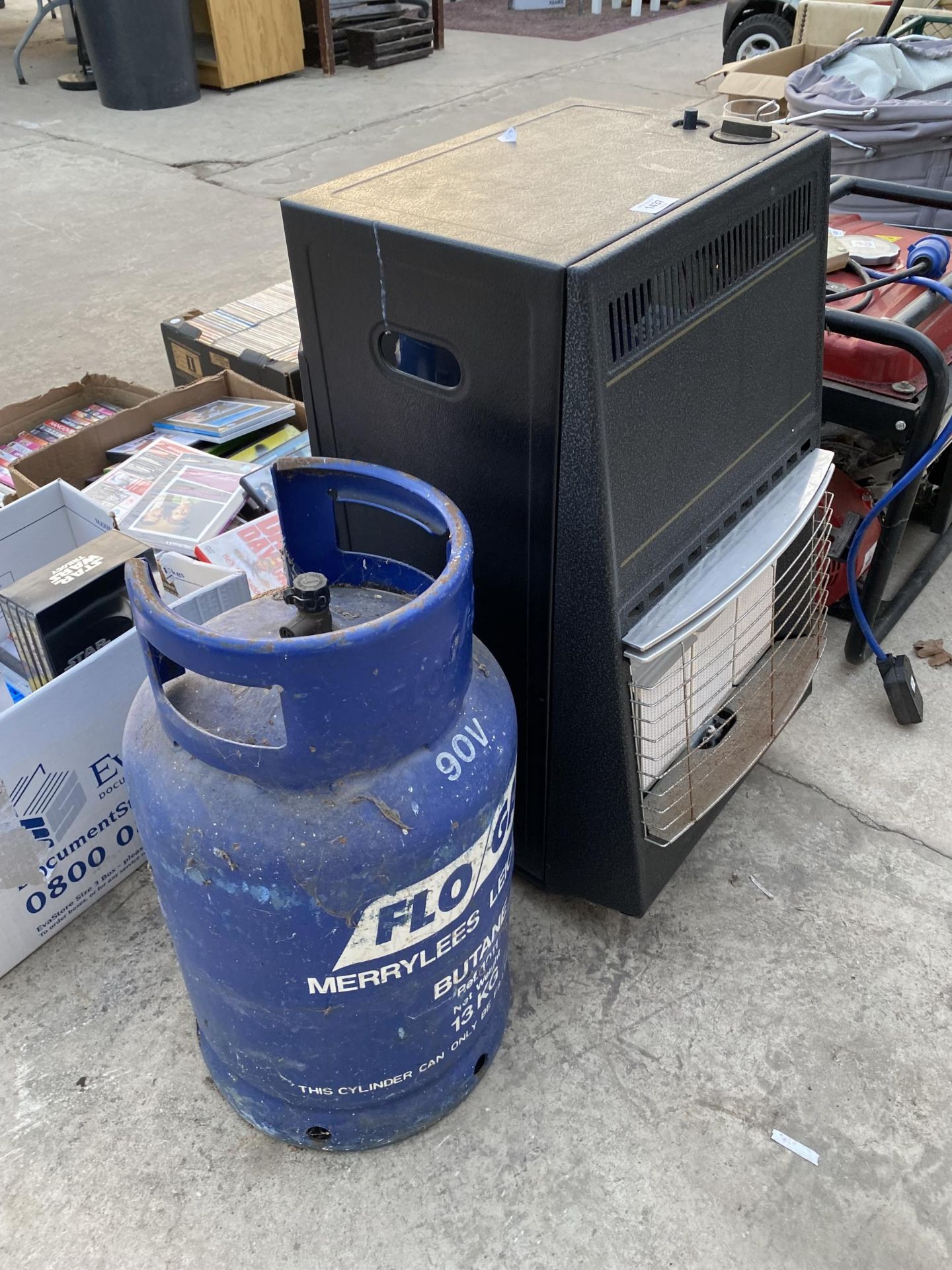 A VALOR GAS HEATER AND TWO GAS BOTTLES - Image 2 of 3