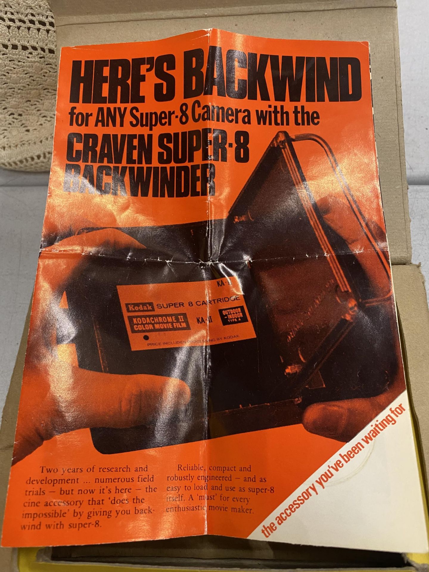 A CRAVEN SUPER 8 BACKWINDER WITH INSTRUCTIONS AND A RADIO ALARM CLOCK - Bild 2 aus 4