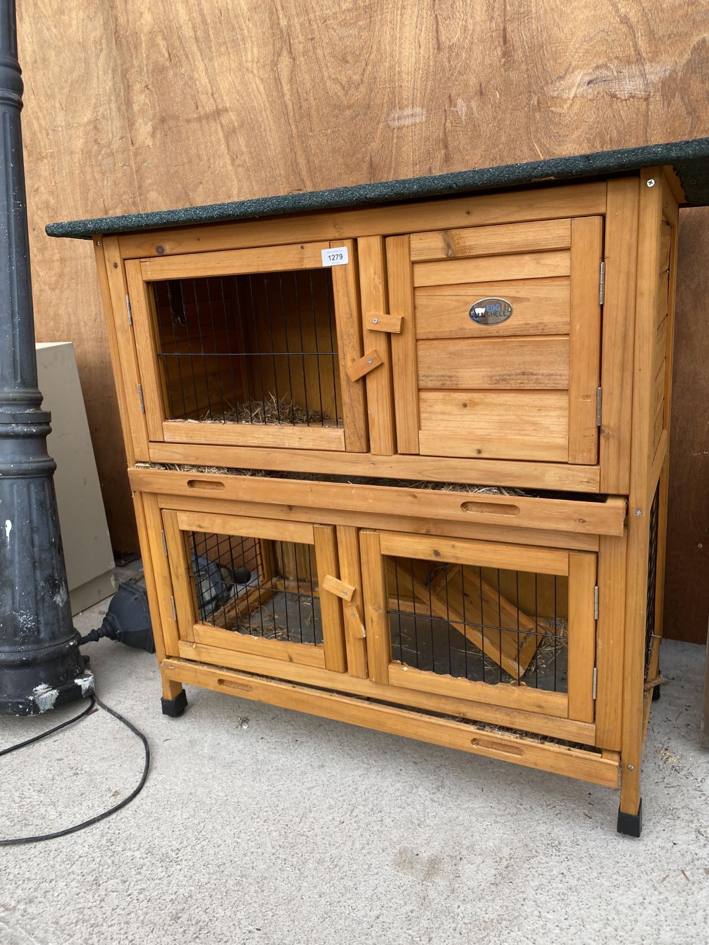 A WOODEN TWO TIER RABBIT HUTCH - Image 2 of 6