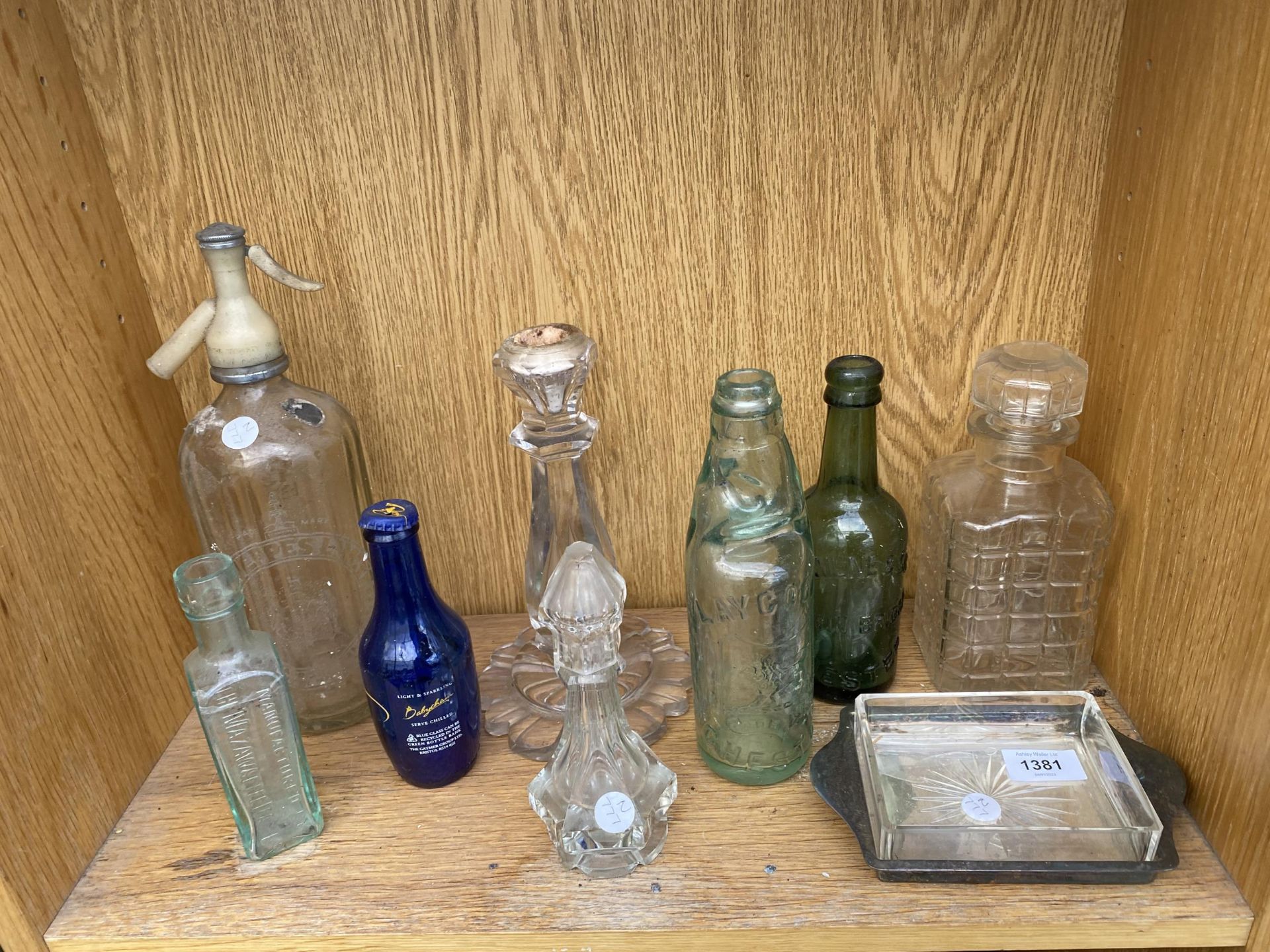AN ASSORTMENT OF GLASS WARE TO INCLLUDE NAMED BOTTLES AND A DECANTOR