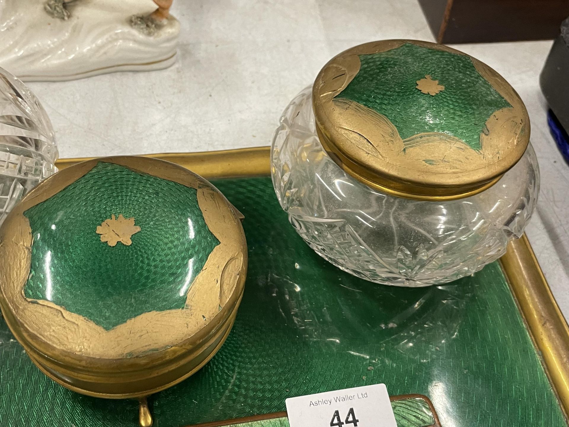 A VINTAGE GREEN ENAMEL BACKED DRESSING TABLE SET COMPRISING TRAY, BRUSHES, MIRROR AND POTS - Image 2 of 4