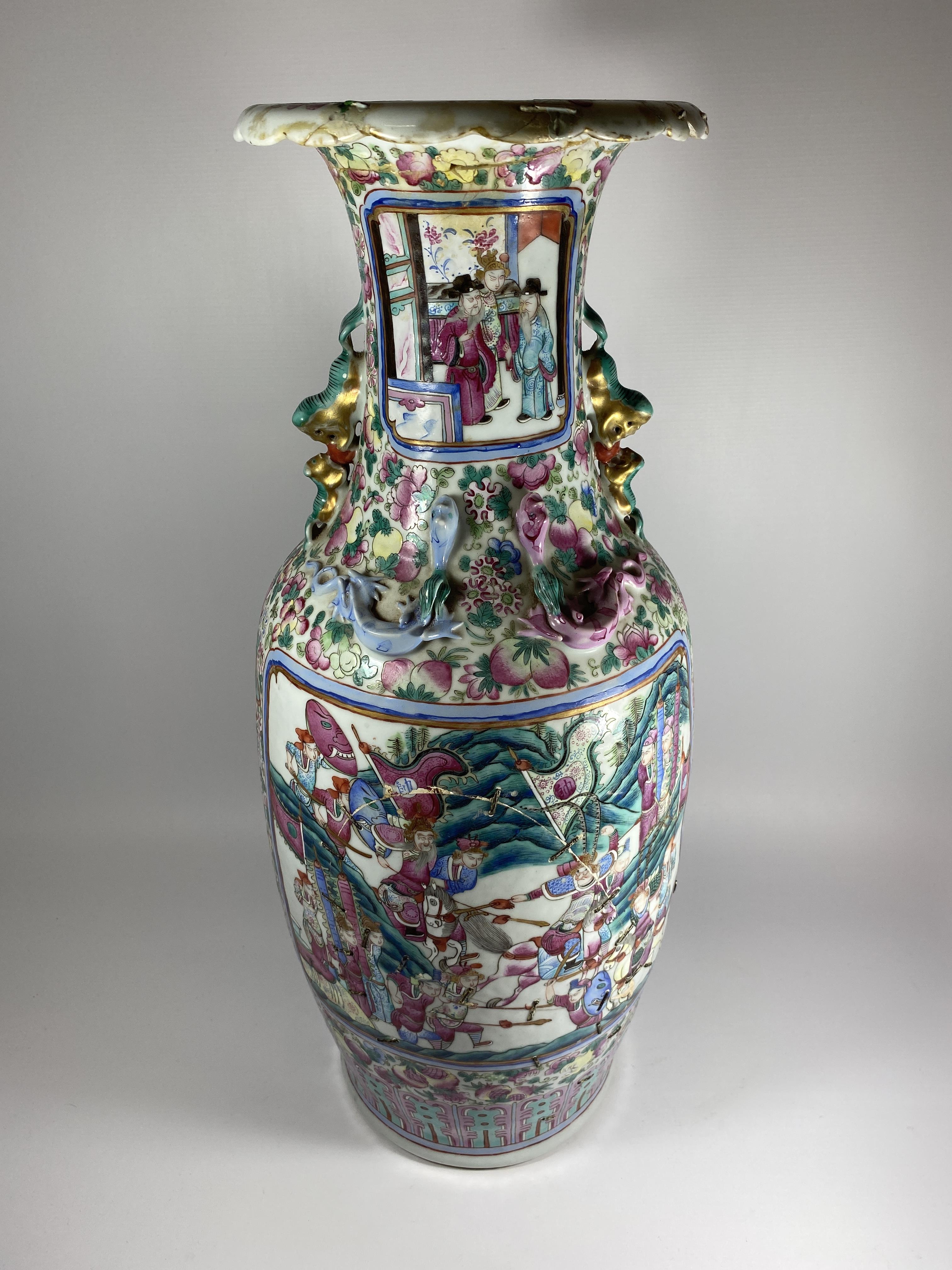 A LARGE MID-LATE 19TH CENTURY CHINESE FLOOR VASE WITH CEREMONIAL DESIGN PANELS, HEIGHT 63CM, (A/F) - Image 5 of 8