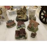 A QUANTITY OF COLLECTABLE COTTAGES TO INCLUDE LILLIPUT LANE AND WADE CORONATION STREET