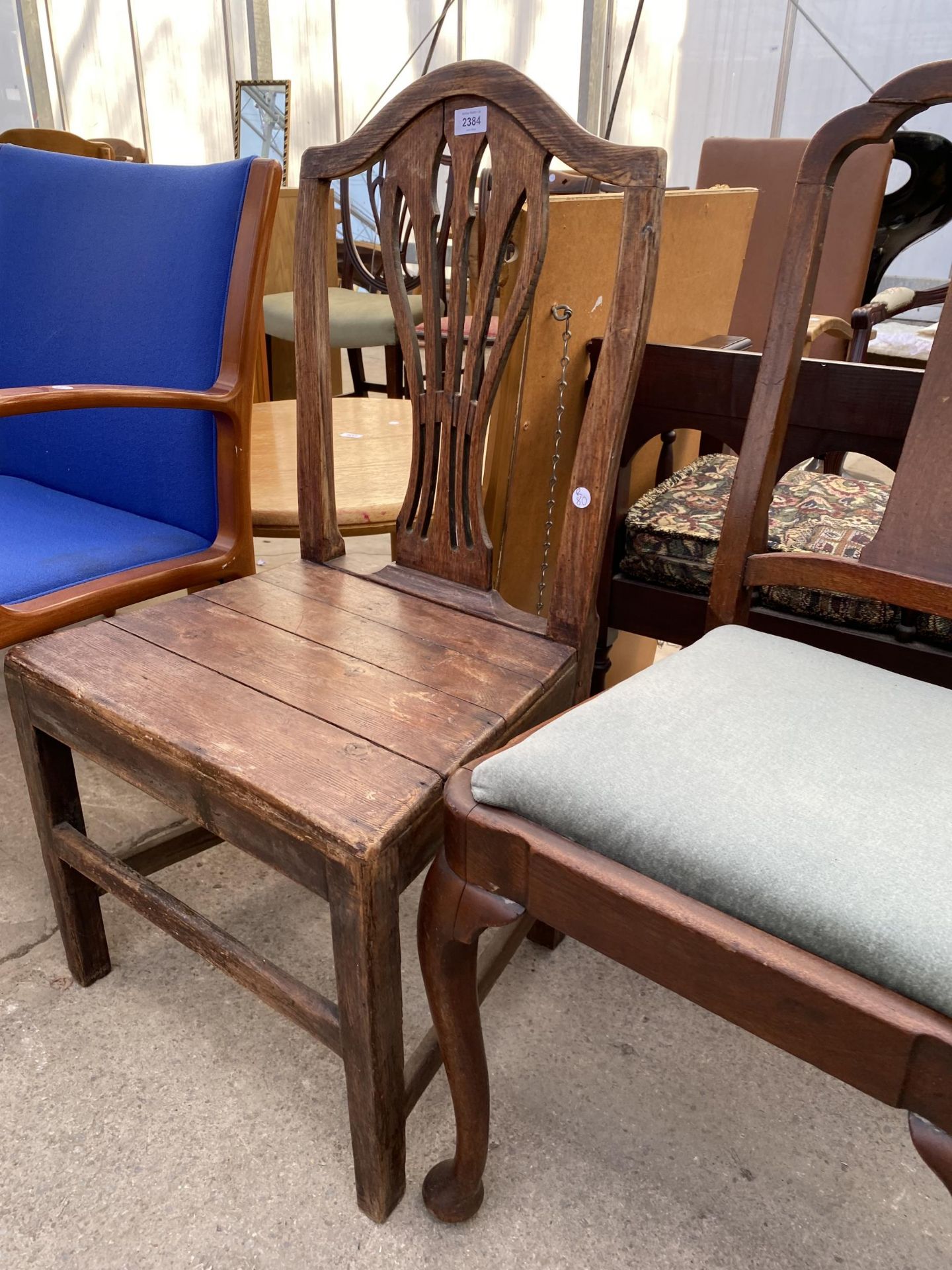 A 19TH CENTURY ELM AND BEECH SPLAT BACK CHAIR AND QUEEN ANNE STYLE CHAIR - Image 2 of 3