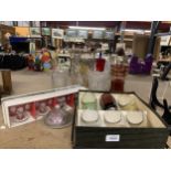 A QUANTITY OF GLASSWARE TO INCLUDE VINTAGE BOXED TUMBLERS AND DESSERT BOWLS, VASES, ETC