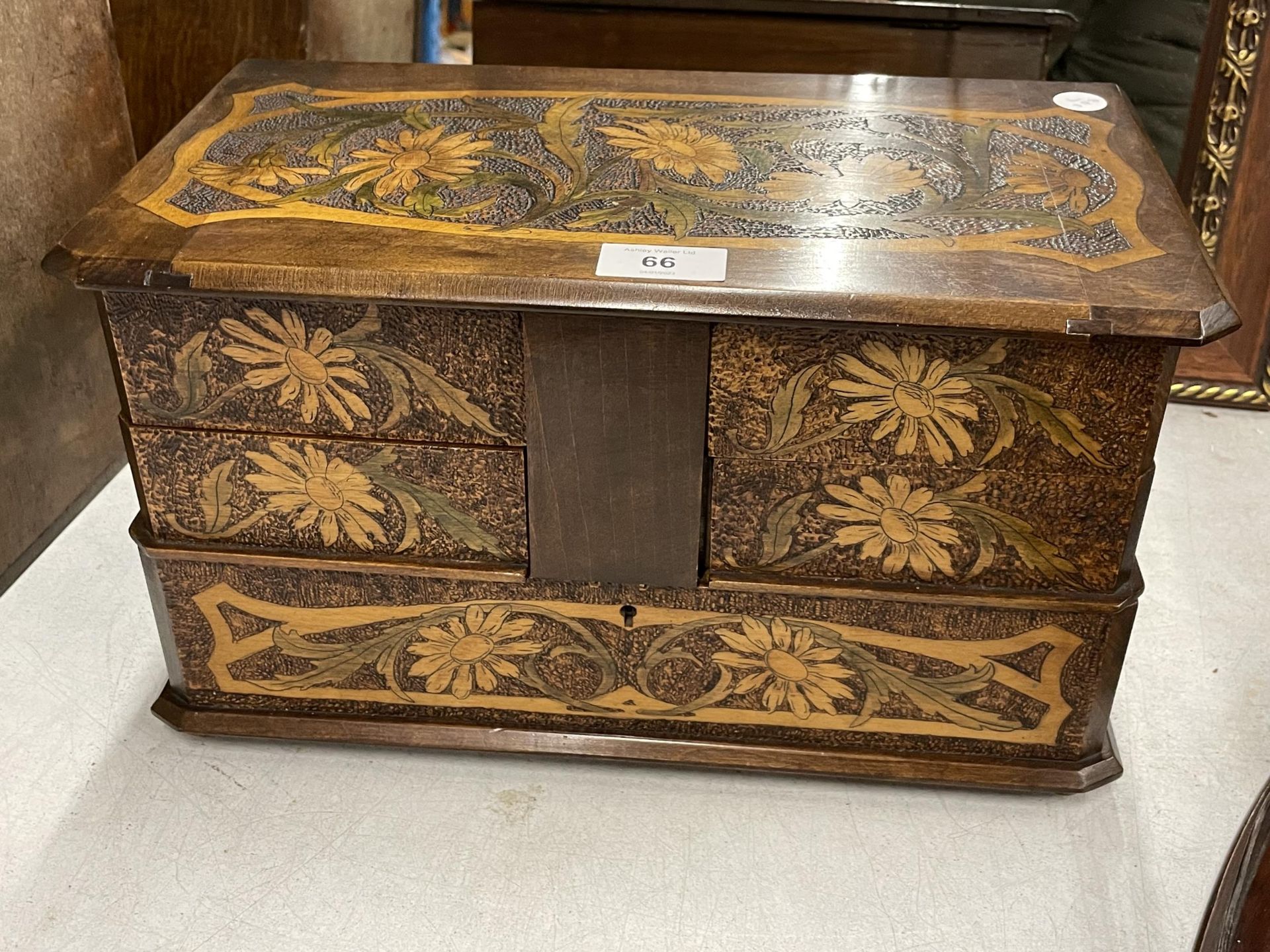 A MODERN WOODE INLAID EFFECT JEWELLERY BOX WITH LIFT UP LID AND SWING OUT DRAWERS