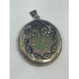 A 9 CARAT GOLD LOCKET WITH ENANEL SNOWDROP DESIGN GROSS WEIGHT 5.84 GRAMS