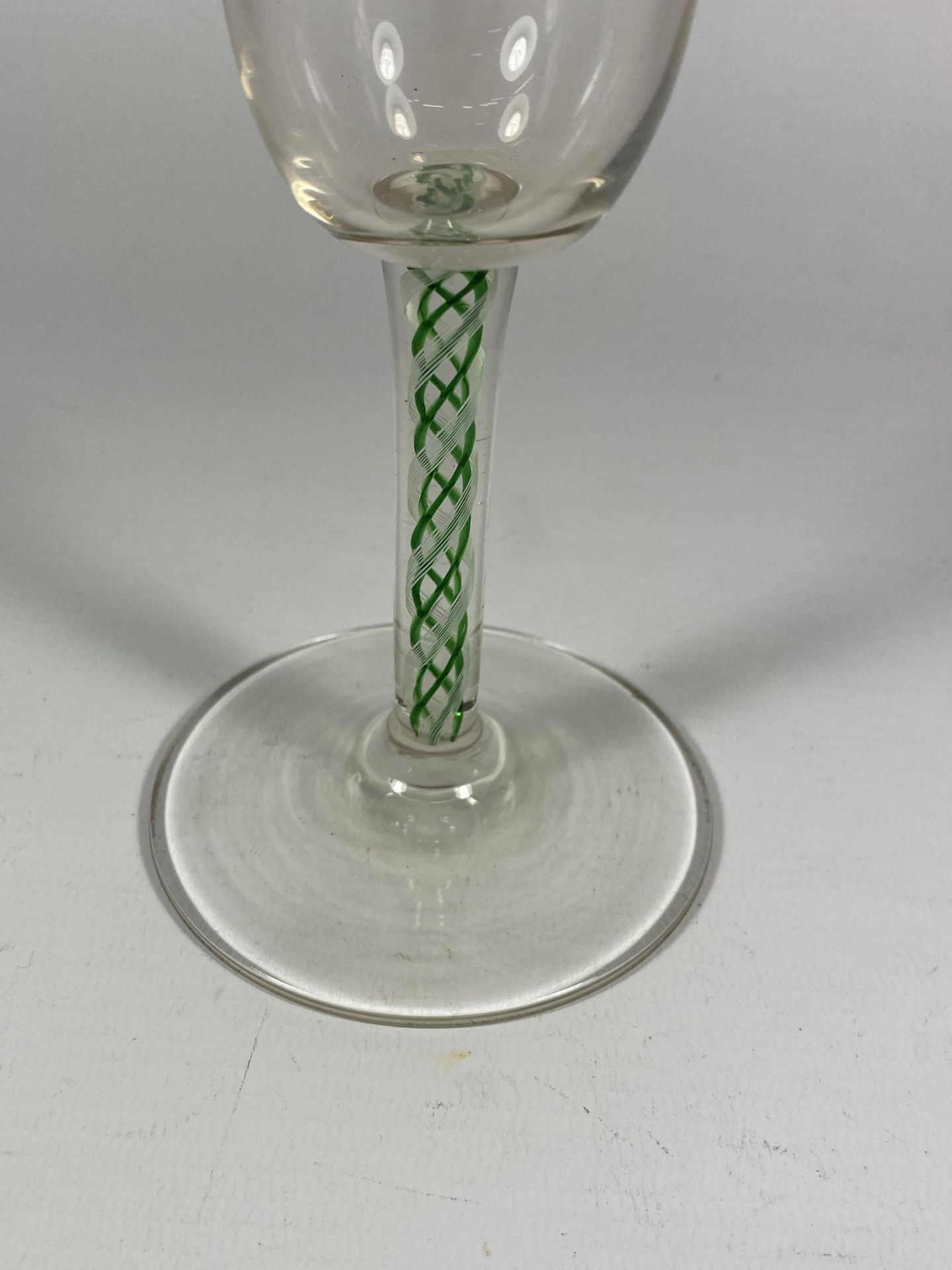 A 19TH CENTURY AIR TWIST STEM WINE GLASS, HEIGHT 18CM - Image 2 of 3