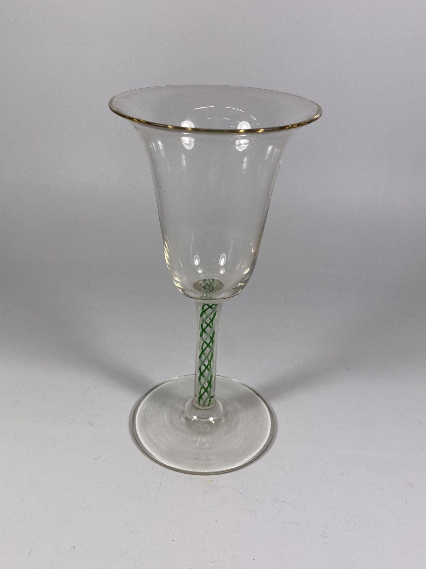 A 19TH CENTURY AIR TWIST STEM WINE GLASS, HEIGHT 18CM