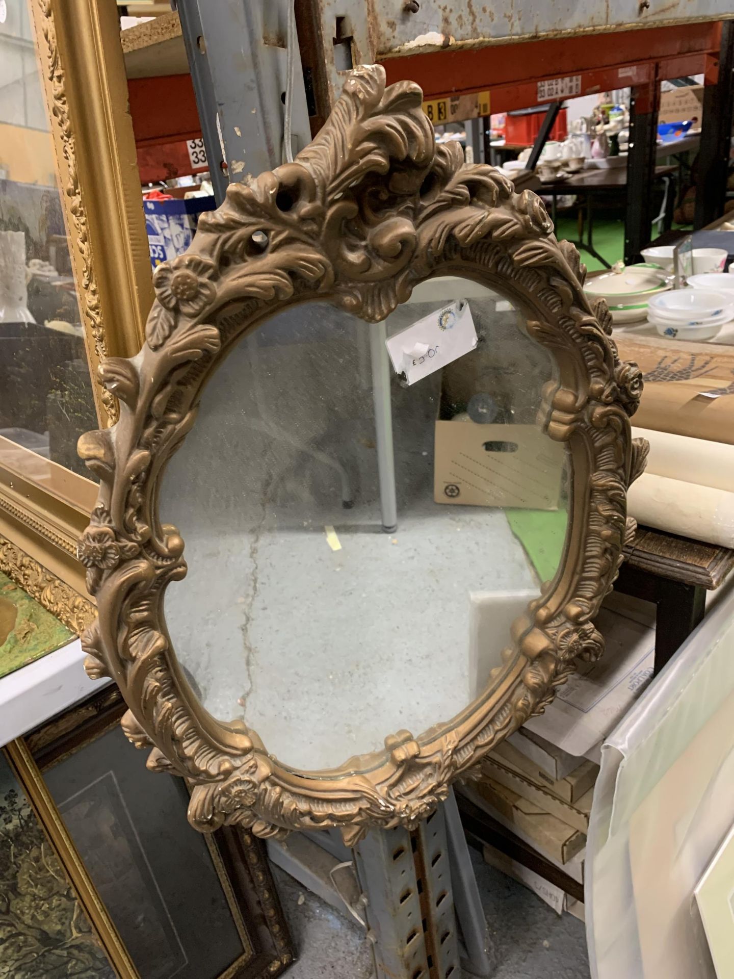 A VINTAGE STYLE OVAL MIRROR WITH A GILT FRAME HEIGHT 63CM, WIDTH 46CM